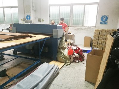上品美創(chuàng)-車(chē)間皮料切割機(jī)